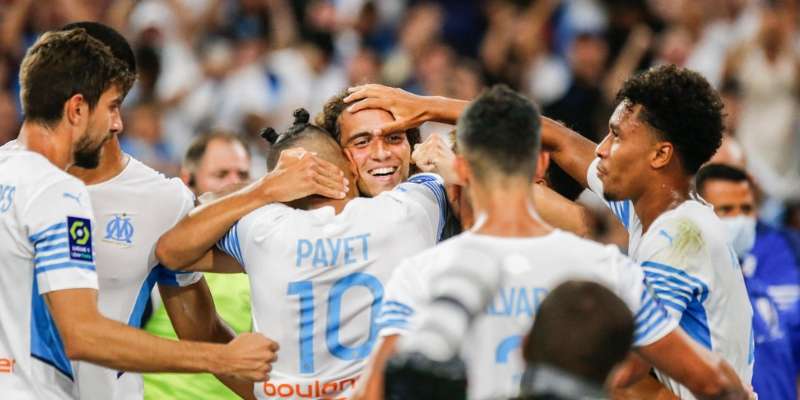 Trang phục thi đấu bắt mắt của Olympique Marseille